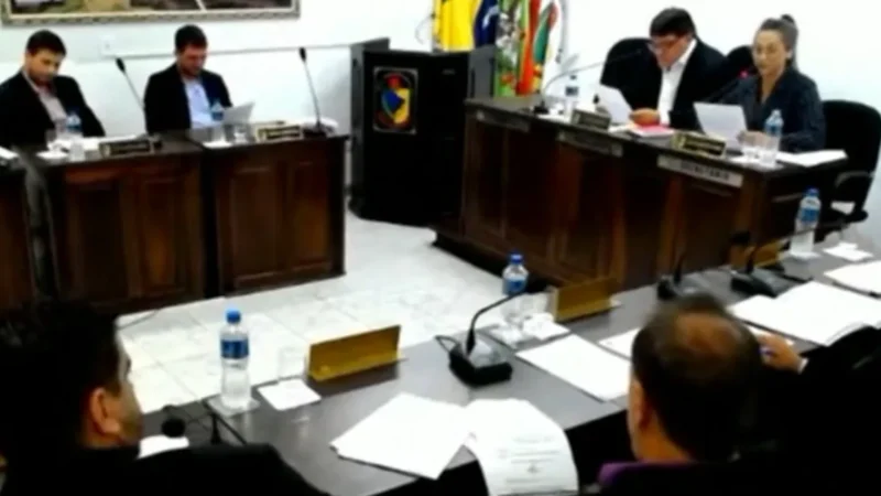 Vereadores de Maracajá derrubam vetos do prefeito por unanimidade   