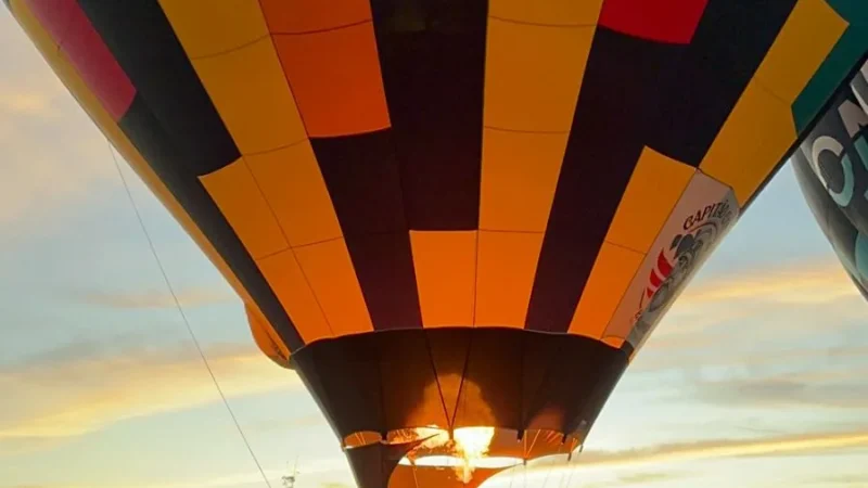 Feriado de Tiradentes reuniu 53 balões no céu de Praia Grande