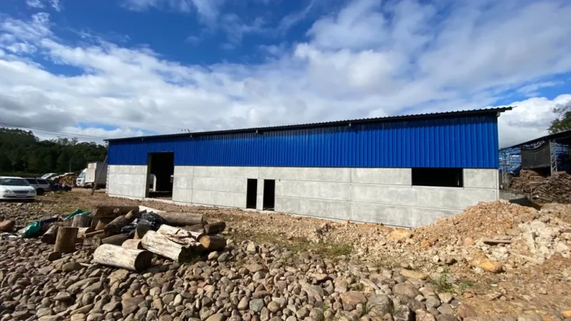 Área industrial já tem pavilhão em fase final
