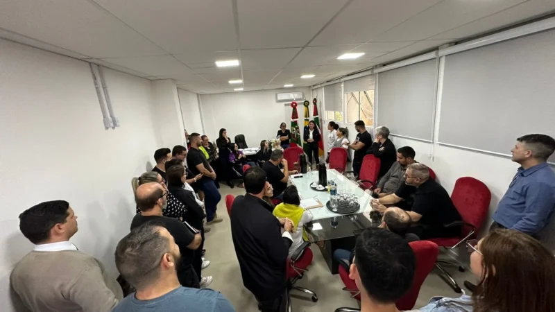 Prefeita Gislaine Cunha anuncia pagamento da primeira parcela do décimo terceiro salário para servidores municipais