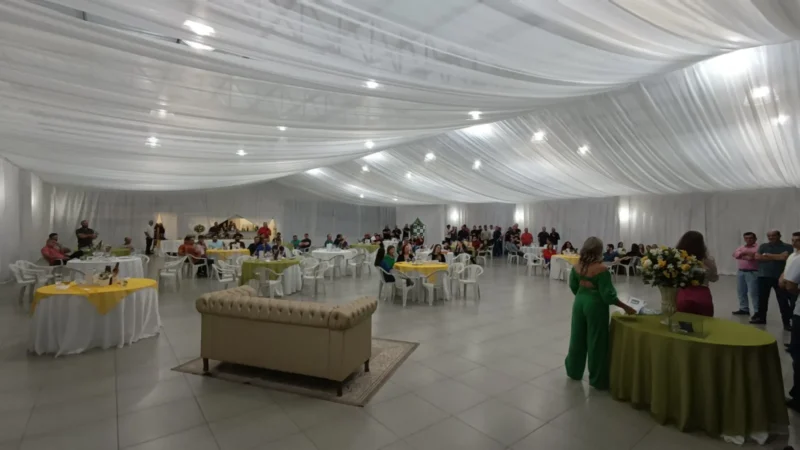 Colaboradores tem responsabilidade com mais de 19 mil associados