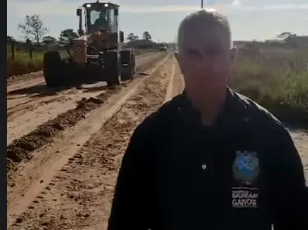 Secretaria de Obras desloca parque de máquinas para recuperar estradas gerais e na rodovia Caminhos do Mar Sul