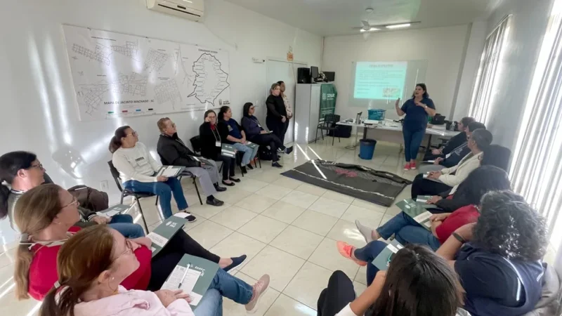 Agentes comunitárias e idosos são capacitados em Primeiros Socorros