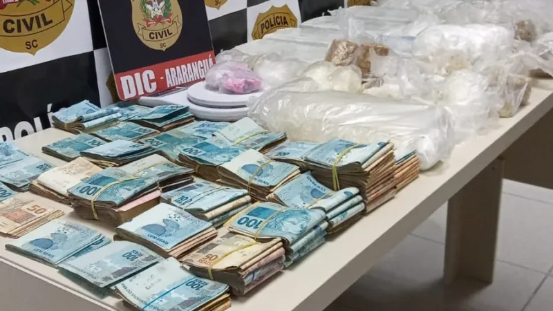 DIC DE ARARANGUÁ APREENDE 11 KG DE DROGAS