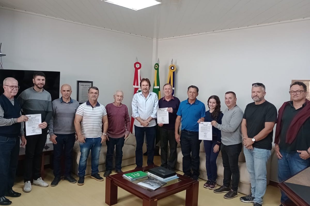 Administração de Araranguá dá ordem de serviço para pavimentação no Jardim Cibeli, Sanga D’Areia e Urussanguinha