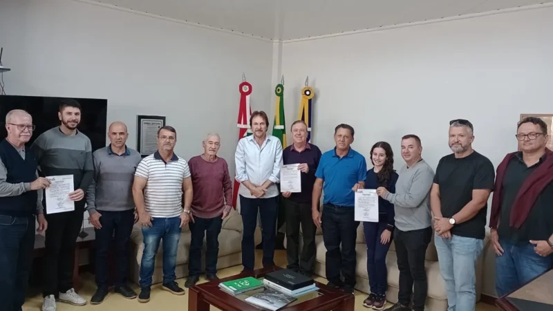 Administração de Araranguá dá ordem de serviço para pavimentação no Jardim Cibeli, Sanga D’Areia e Urussanguinha