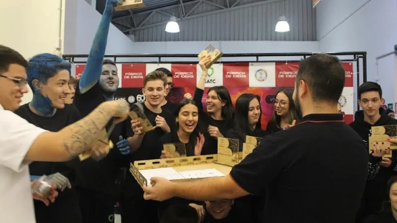 Fábrica de Ideias desperta ecossistema de inovação em alunos do Colégio Satc 