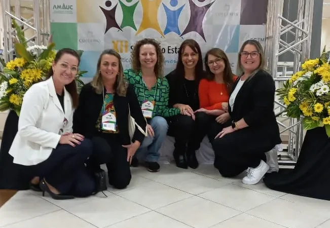 Presença da Amesc no Seminário Estadual da Política de Assistência Social que reuniu 700 pessoas em Piratuba