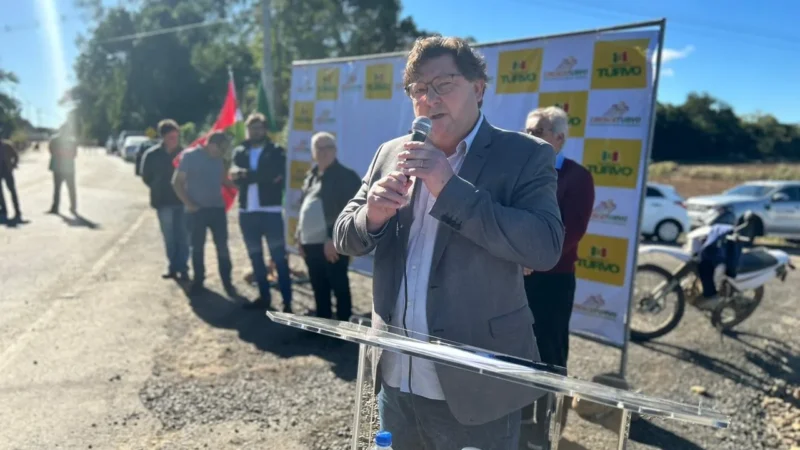 Prefeito Sandro Cirimbelli entrega obra de pavimentação no Rio Jundiá