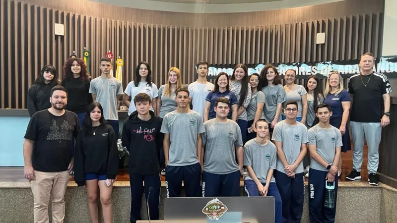 Alunos do 2º ano da Escola Dolvina Leite de Medeiros visitam à Câmara Municipal