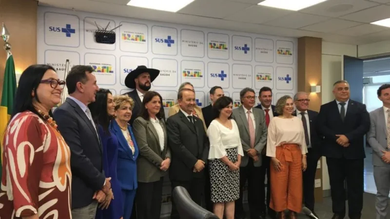 No Ministério da Saúde, Jorginho Mello busca recomposição do teto financeiro de SC