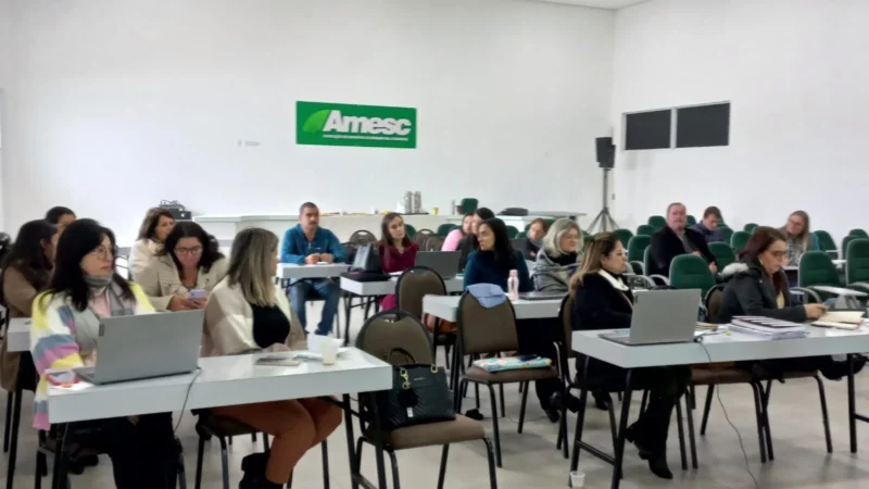 Colegiado de Educação aborda sobre política nacional