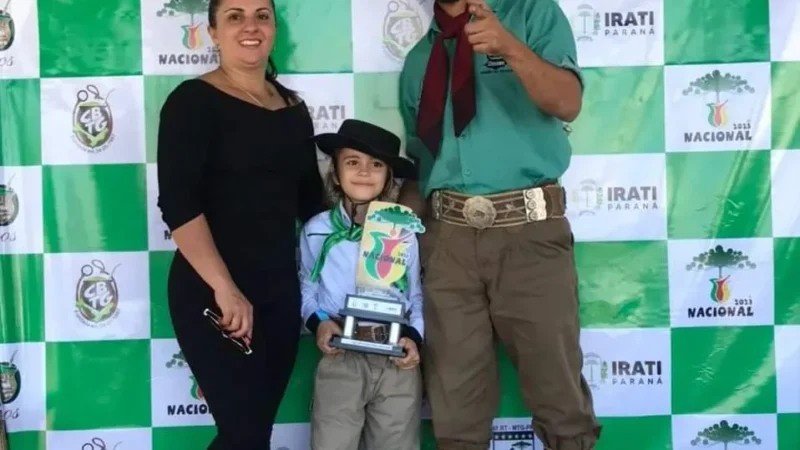 Com seis anos, a prendinha Antonia conquista troféus em Rodeio Nacional dos Campeões no Paraná