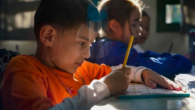 Volta às aulas: escolas da rede estadual retomam atividades nesta segunda-feira