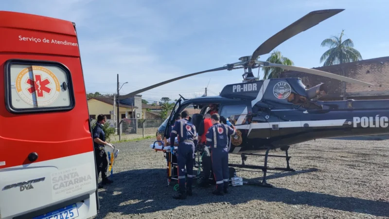 Dois homens feridos à faca e outro com traumatismo por queda de altura