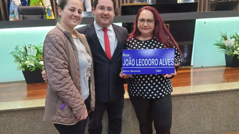 Vereador Nelson homenageia morador do bairro Barranca com nome de rua