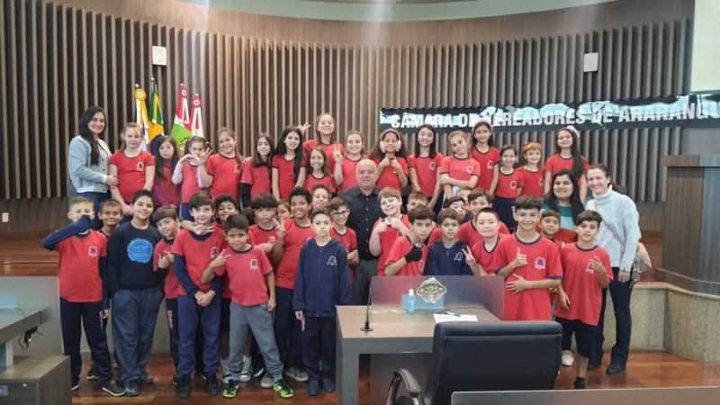 Alunos do 4º ano da rede pública visitam a Câmara de Araranguá