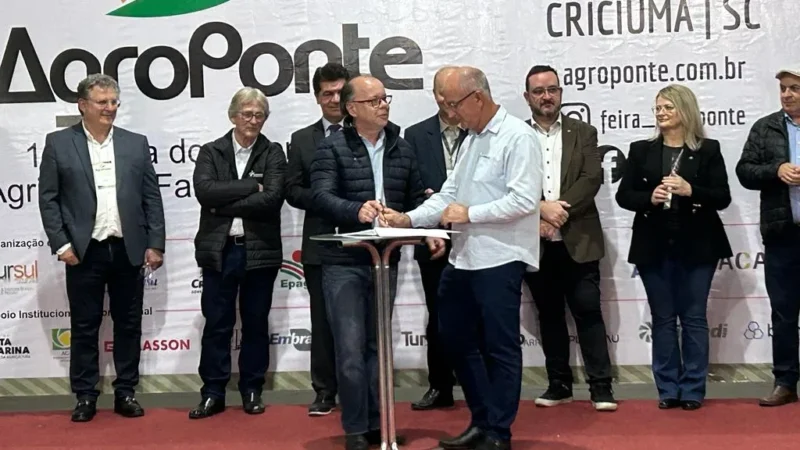 Cooperja assina parceria com Sebrae na abertura da Agroponte