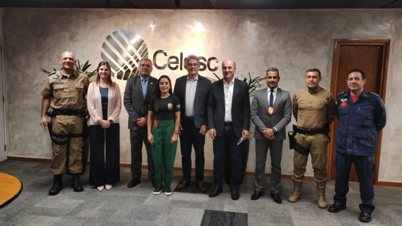 Autoridades e técnicos se reúnem para fortalecer combate ao furto de cabos e equipamentos em Santa Catarina.