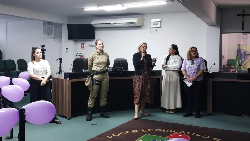 Câmara de Vereadores de Sombrio recebe palestra de conscientização contra a violência doméstica