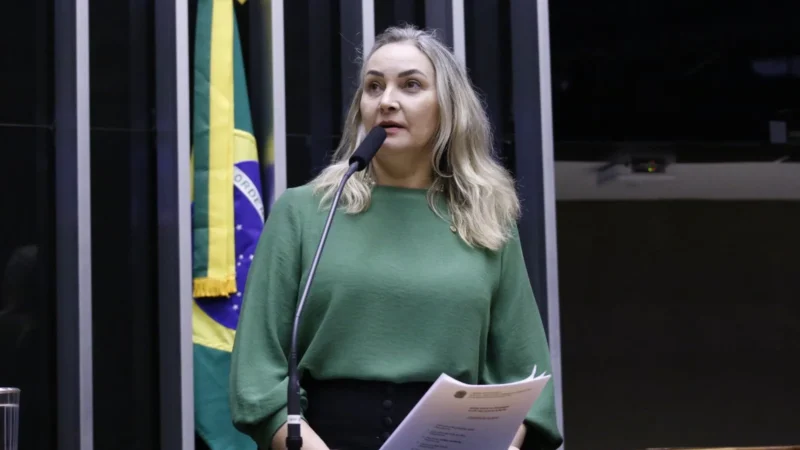 Daniela Reinehr pede que Ministro da Defesa preste esclarecimentos sobre a suspensão da caça aos javalis