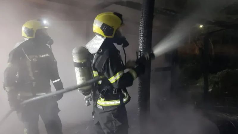 Bombeiros de Criciúma combatem incêndio em lavacar