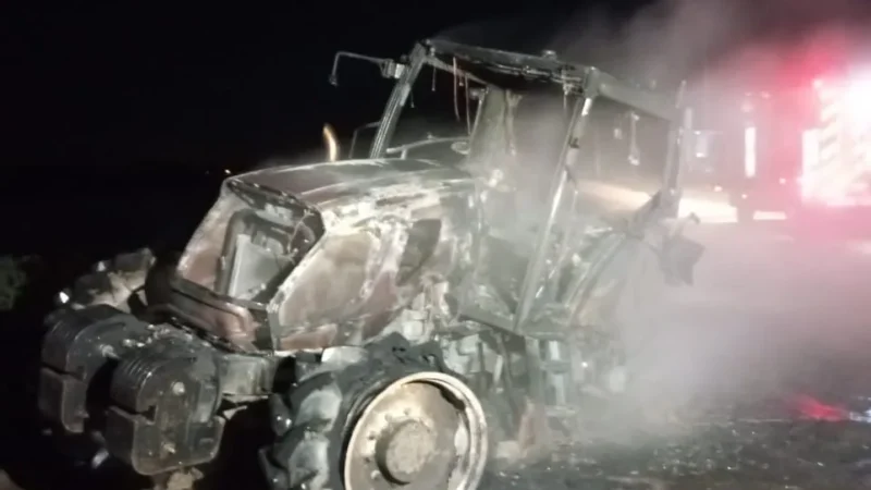Incêndio em Máquina Agrícola mobiliza Bombeiros na madrugada em Turvo