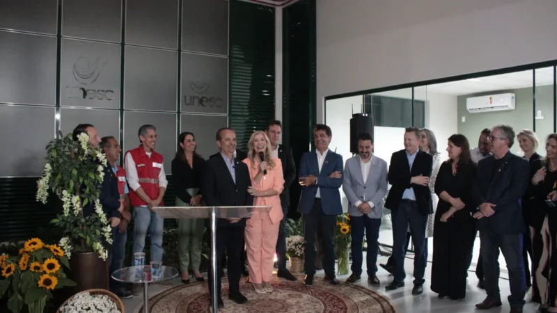 Governador Jorginho Mello conhece estrutura das Clinicas Integradas e da Farmácia Solidária Unesc