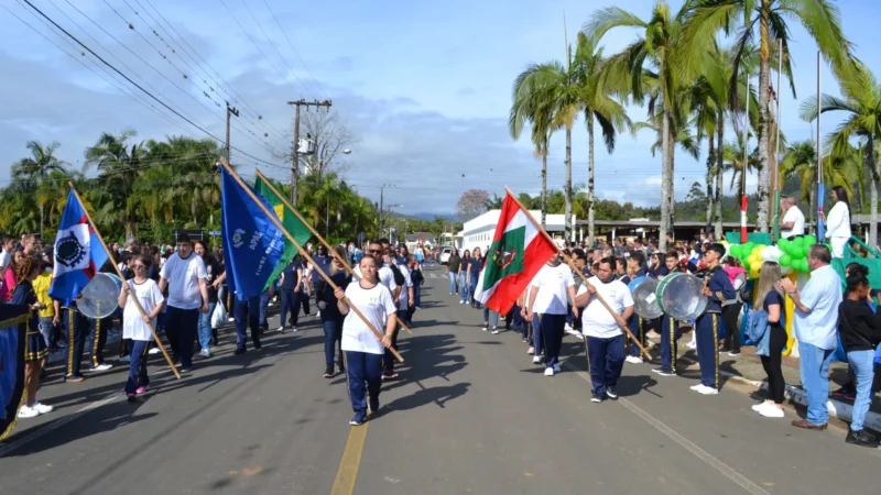 Desfile cívico do 7 de setembro reúne comunidade timbeense