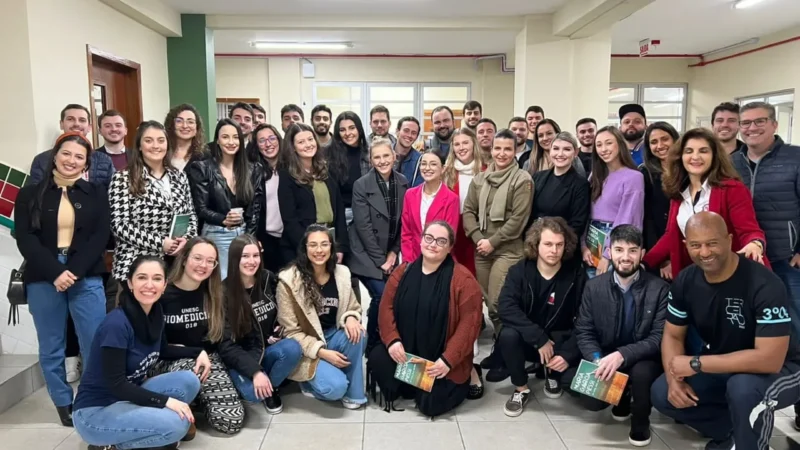 Escola de Araranguá promove Noite das Profissões para orientar alunos do ensino médio