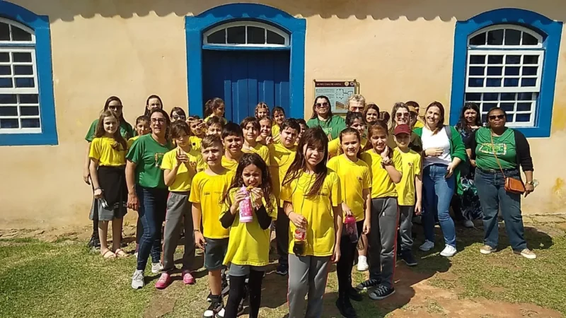 Alunos Sombrienses visitam Laguna na aula de história