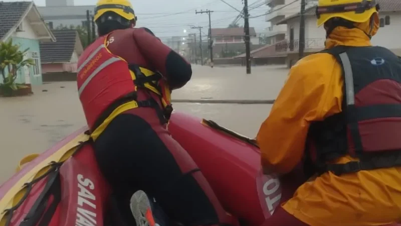 SC tem 142 municípios afetados pelas chuvas e 112 em situação de emergência