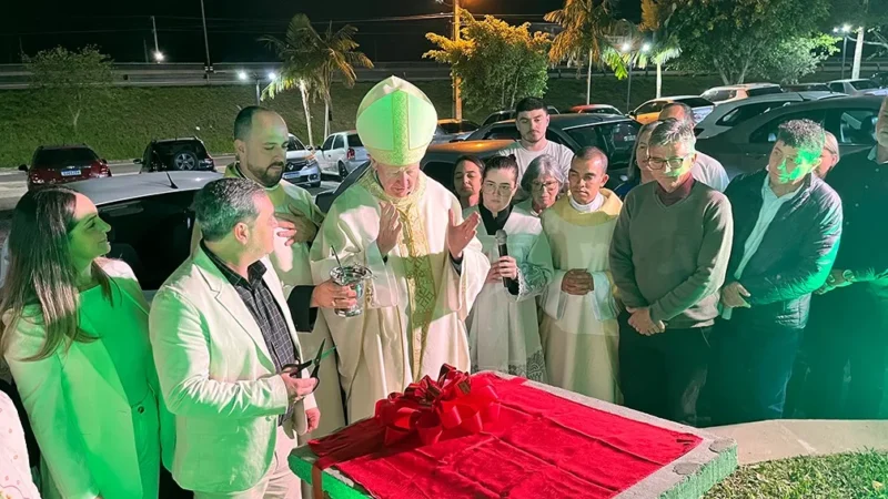 Missa e honrarias para inaugurar nova praça de Jaguarari