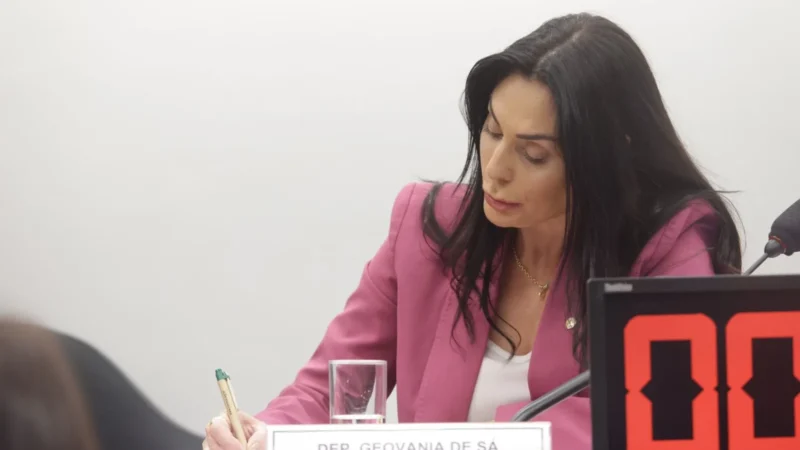 Geovania de Sá preside audiência pública sobre obras inacabadas das BRs 470, 285 e 282