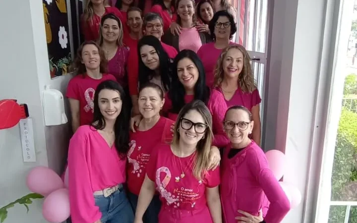 Servidores de Araranguá destacam a campanha Outubro Rosa