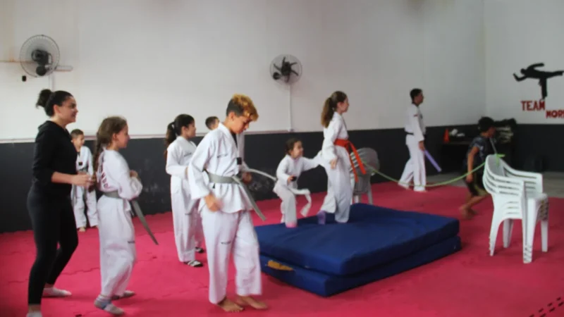 Projeto sombriense leva taekwondo para 130 crianças e adolescentes