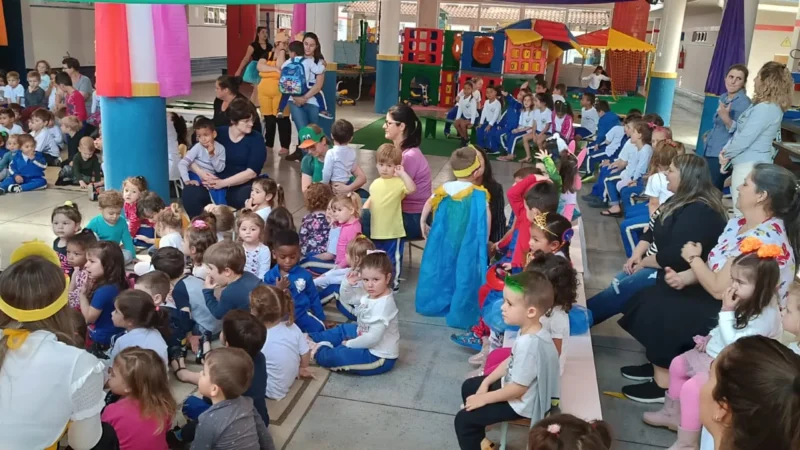 CMEI Escadinha do Tempo recebe alunos das primeiras séries para comemorar o Dia da Criança