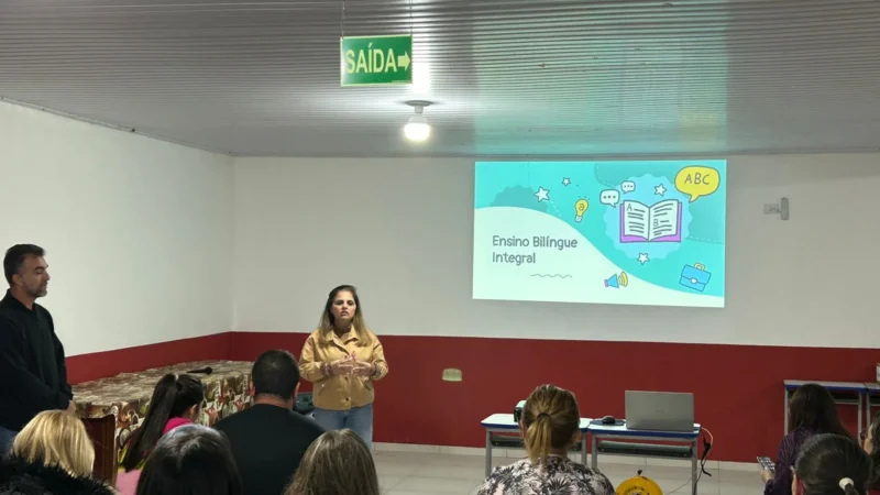 Secretária de Educação apresenta proposta de escola em tempo integral