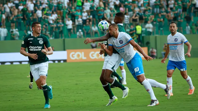 Em jogo de 10 gols Bahia vence o Goiás e sai do Z-4