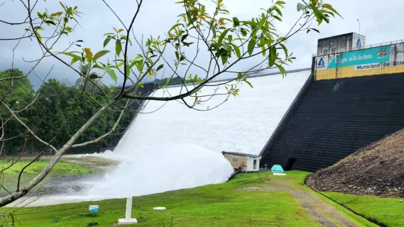 Barragem no Rio São Bento impede inundação e garante abastecimento na região Sul