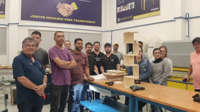Primeira turma de Introdução à Marcenaria Moderna se forma em Braço do Norte