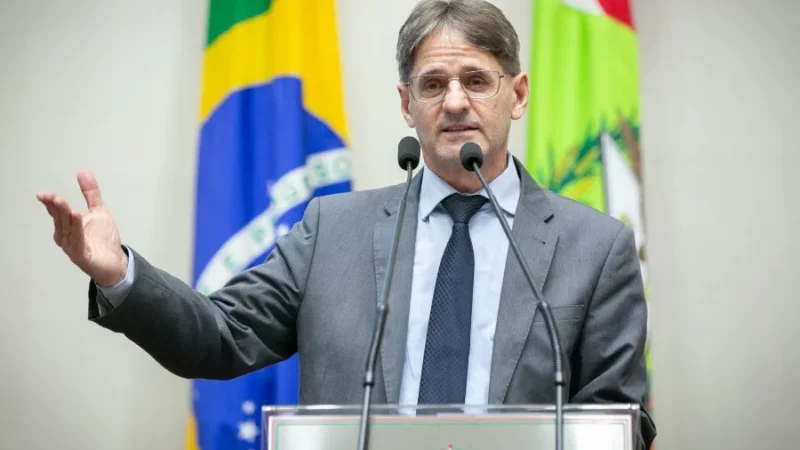 Pelo estado: aposentadoria de ex-governadores é inconstitucional