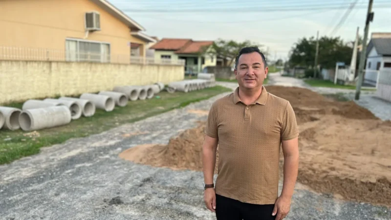 Jair Anastácio celebra conquista da pavimentação da Rua Salvato Orige