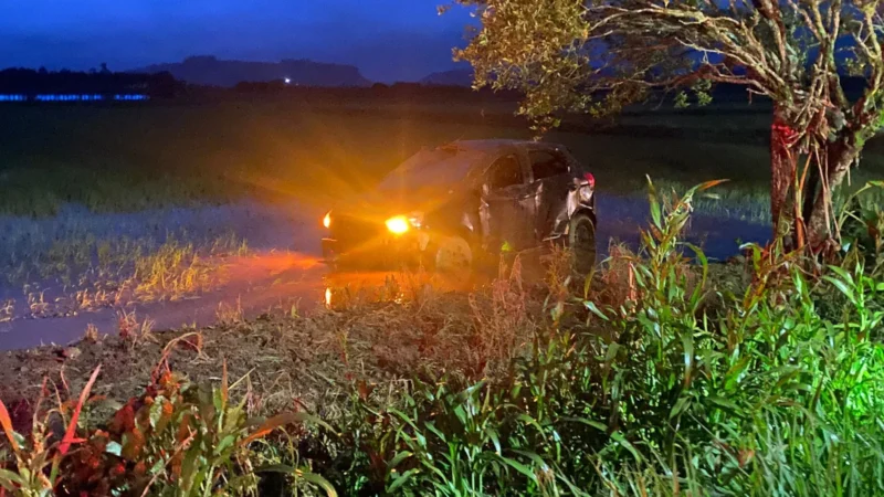 Em Turvo, carro capota e mulher tem ferimento no ombro