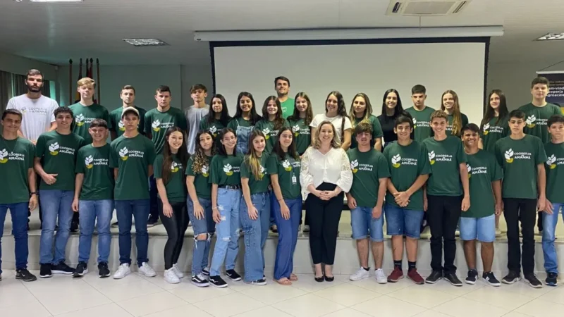 Sucessão para nova geração foi tema de palestra em encontro para filhos e associados da Cooperja