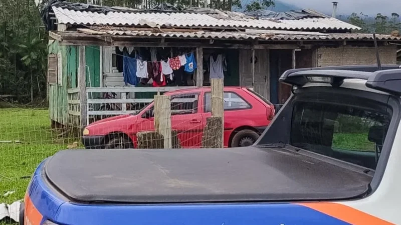 Tornado causa destruição em Praia Grande