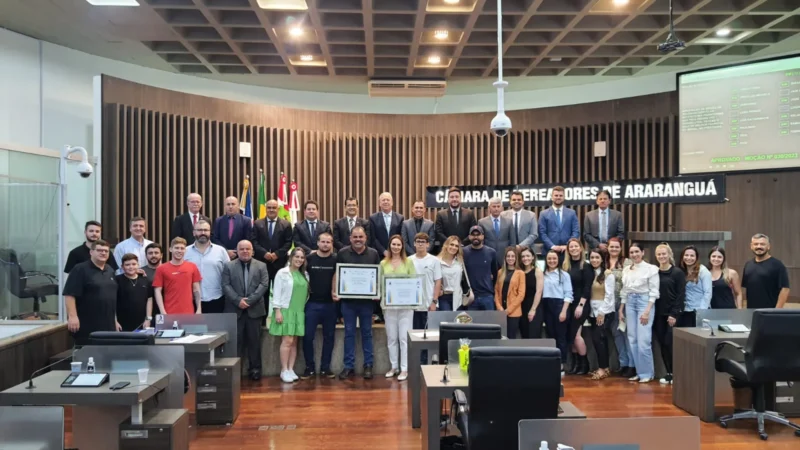 A Câmara de Vereadores de Araranguá concede cidadania honorária ao empresário Alex Cavalheiro e entrega Moção de Reconhecimento ao Instituto Mix.