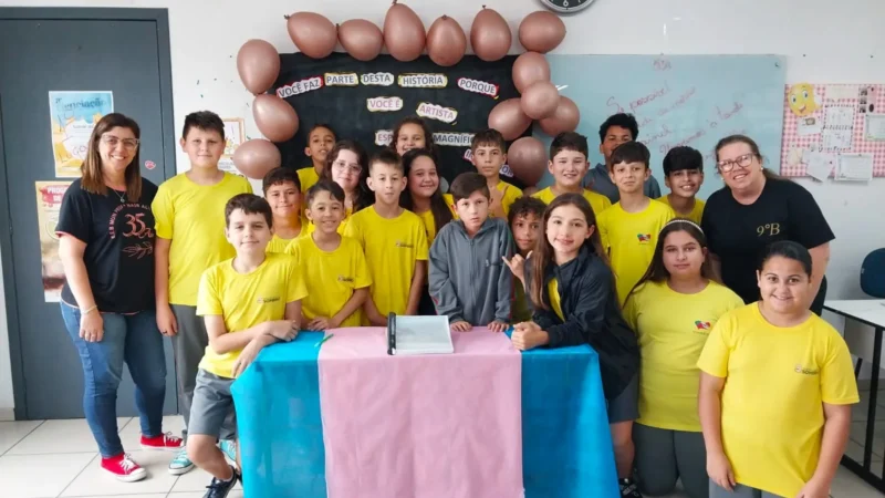 Projeto da Escola Nair organiza livro com a biografia de todos os servidores