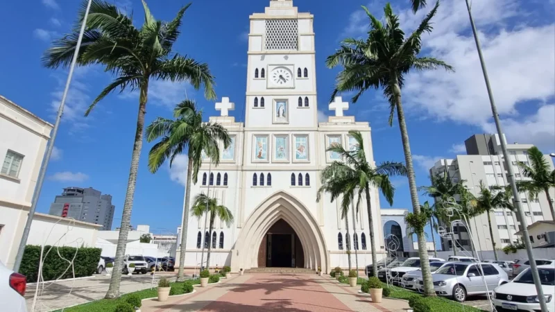 Cartão postal de Araranguá passa por limpeza completa em preparação para o Natal