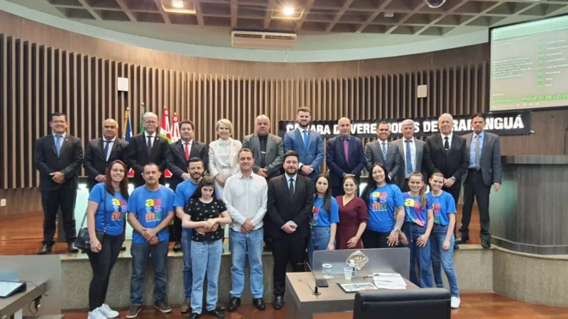Lei aprovada na Câmara regulamenta a emissão de cartão credencial para estacionamento especial para autistas